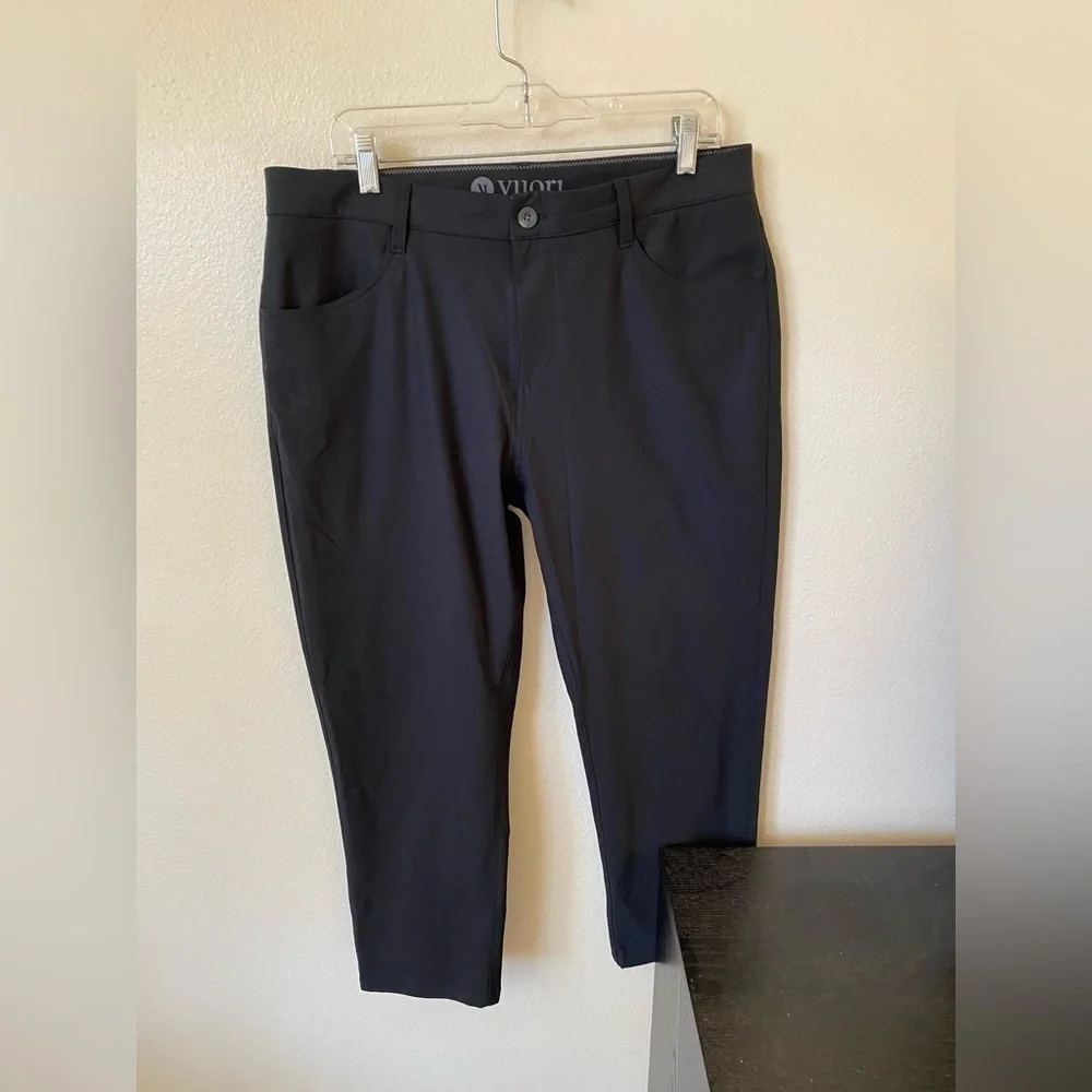 Vuori Men’s Meta Cropped Chino Pants Black Size 38 Athletic Business Casual